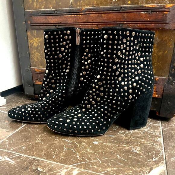 EUC Vince Camuto ✰Drista All Over Studs Biker Boots Booties ✰ Black Suede 8.5M✰ - Picture 4 of 5